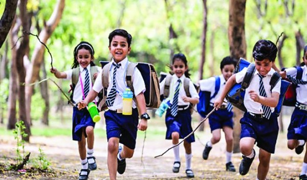 शिफ्टों में शुरू हो सकती है बच्चों की पढ़ाई, जानें स्कूल खुलते ही क्या आएंगे बदलाव