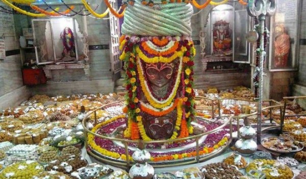महादेव के इस प्रसिद्ध मंदिर में घंटी को बनाया गया सेंसर युक्त, बजाने के लिए अब छूने की जरूरत नहीं