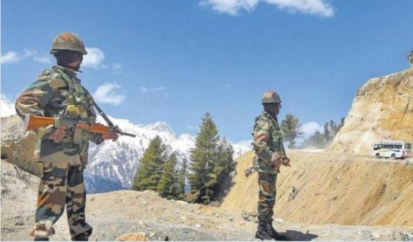 LAC पर भारत-चीन के सैनिकों के बीच हिंसक झड़प, भारत का एक अफसर और 2 जवान शहीद