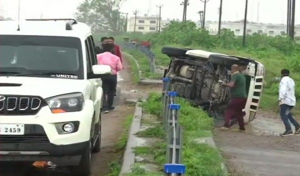 आखिर कैसे पलटी विकास दुबे की गाड़ी? एसटीएफ ने किया यह दावा