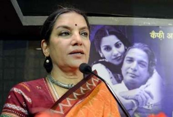 शबाना आजमी सड़क दुर्घटना में घायल