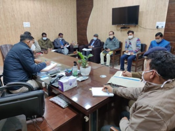 उत्तराखंड में ग्लेशियर टूटने से तबाही, गंगा में बाढ़ की आशंका पर अलर्ट