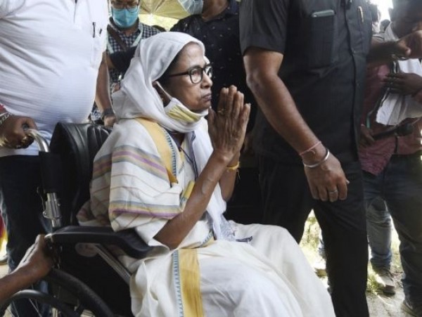 पश्चिम बंगाल चुनाव को लेकर ममता बनर्जी ने की शिकायत, चुनाव आयोग ने दिया ये जवाब