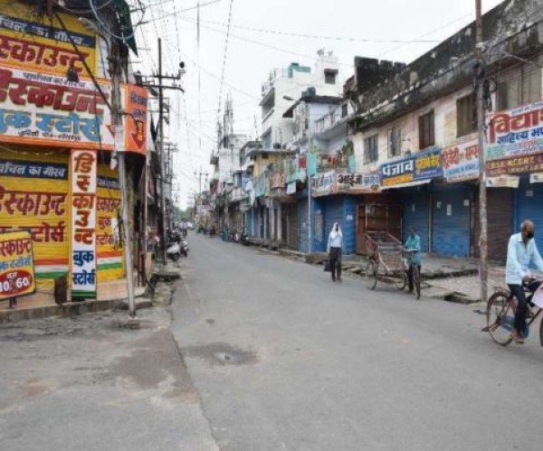 कोरोना की डर से अब व्यापारी खुद दुकानें बंद रखने पर कर रहे विचार