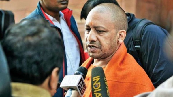 बलिया में अधिकारियों के सामने हत्या, योगी ने SDM, CO समेत कई पुलिसकर्मियों को किया निलंबित