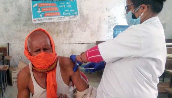 UP: राज्य में बढ़ रहा है Corona मरीजों का आंकड़ा, 24 घंटे में 30,317 नए मामले सामने आए