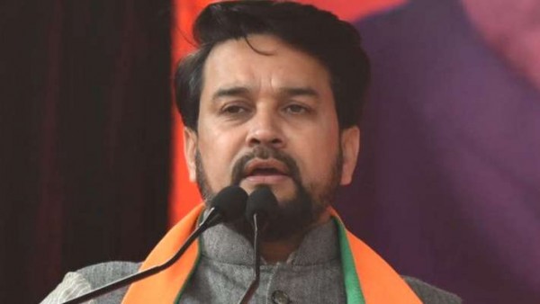 अनुराग ठाकुर: सुर्ख़ियां बटोरने की कला में माहिर