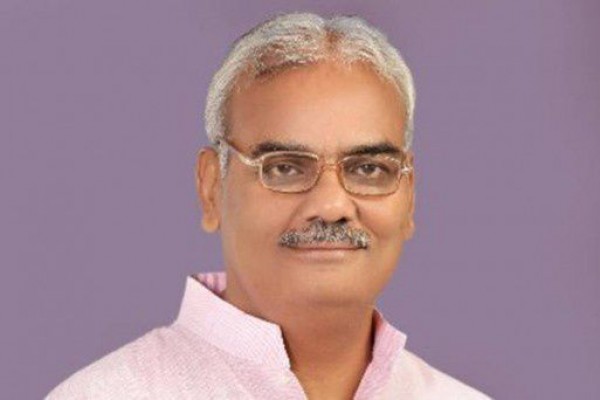विवादित बयान, कहा- किसान आंदोलन की वजह से फैल रहा बर्ड फ्लू