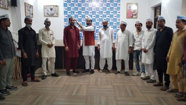 समाजवादी पार्टी छोड़कर कई लोगों ने थामा आम आदमी पार्टी का दामन