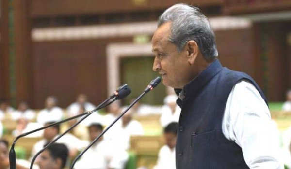 प्रदीप द्विवेदी: एमपी के घटनाक्रम से सबक लेगी अशोक गहलोत सरकार?