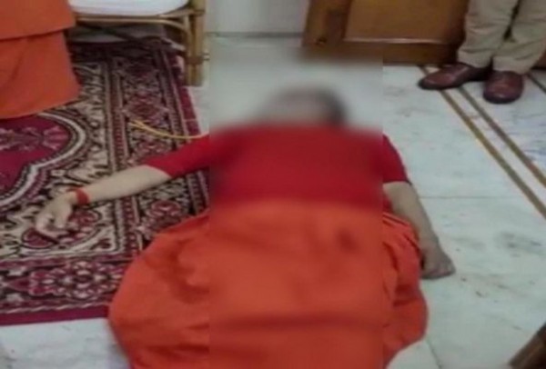 नरेंद्र गिरि मौत मामला: वह फोटो कहां है जिससे किया जा रहा था ब्लैकमेल?