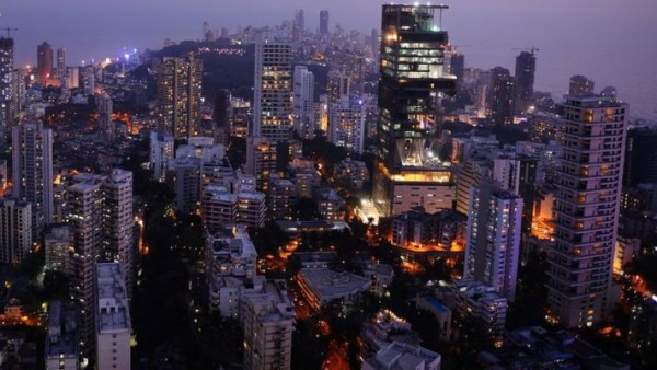 मुकेश अंबानी के घर के पास विस्फोटक: एनआईए को जाँच सौंपने पर शुरू हुई राजनीति
