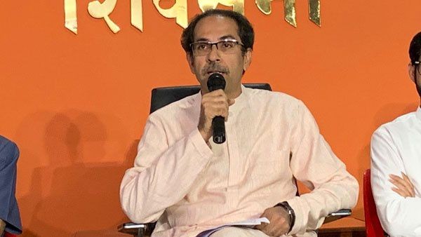शिवसेना ने सामना में लिखा- केंद्र सरकार चीनी कंपनियों के लिए रेड कार्पेट बिछा रही