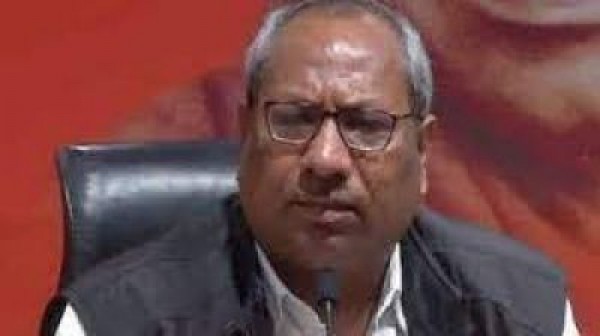 स्कूल जाने के लिए नाव चलाने वाली लड़की की शिक्षा का खर्च उठाएगी निषाद पार्टी