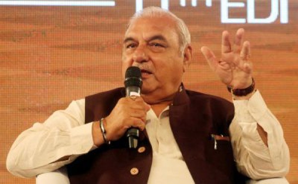 सरकार को किसानों के साथ टकराव से बचना चाहिए : हुड्डा