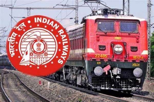 लॉकडाउन के बीच मध्य रेलवे ने मुंबई में शुरू की मानसून की तैयारी