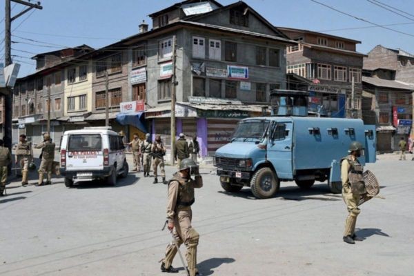 जम्मू कश्मीर में बेहतर हुए हालात, आतंकी घटनाओं में आई 40 फीसदी की कमी