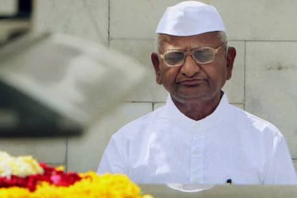 देवेंद्र फडणवीस से मुलाकात के बाद अन्ना हजारे ने बदला फैसला, अब नहीं करेंगे अनशन