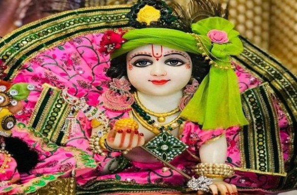 जन्माष्टमी पर अपनी राशि अनुसार करें कान्हा का श्रृंगार और लगाएं भोग