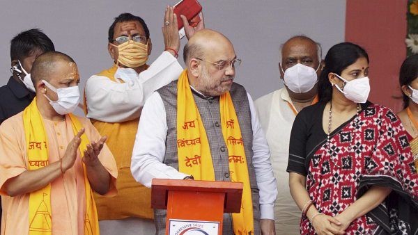 अमित शाह ने CM योगी की थपथपाई पीठ, बताया- यूपी के सबसे कामयाब मुख्यमंत्री