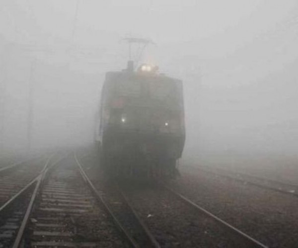 रेलवे ने कोहरे से निपटने के लिए फॉग सेफ्टी डिवाइस और सिग्नल प्रणाली सहित किये व्यापक इंतजाम