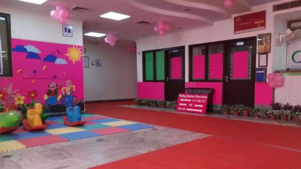 दिल्ली: चुनाव के लिए मतदान केंद्र तैयार, सेल्फी प्वाइंट्स समेत ये हैं इंतजाम