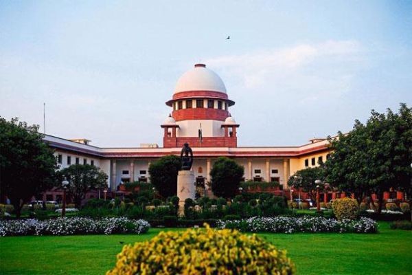 सभी को कोरोना का इलाज करने की इजाजत नहीं दी जा सकती : सुप्रीम कोर्ट