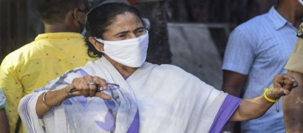 भारतीय-अमेरिकी डॉक्टर ने ममता बनर्जी को दी चेतावनी, कहा- जानलेवा है कोरोना, इसे हल्के में न लें