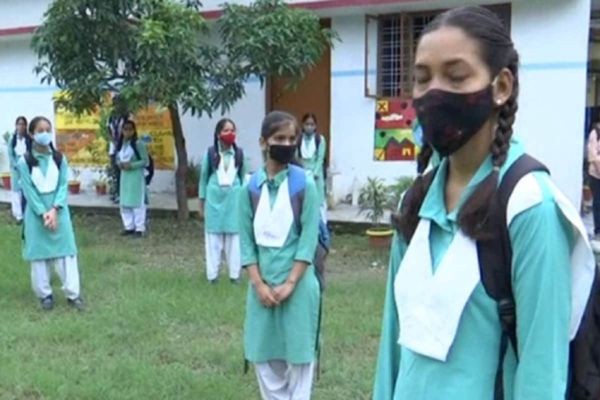प्रैक्टिल की तैयारी के लिए 10वीं और 12वीं के छात्र जा सकेंगे स्कूल, Guidelines भी जारी