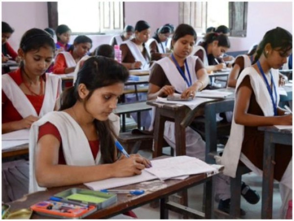 राजस्थान: मुख्यमंत्री ने किया एलान- ऑफलाइन मोड में होंगे फाइनल ईयर एग्जाम