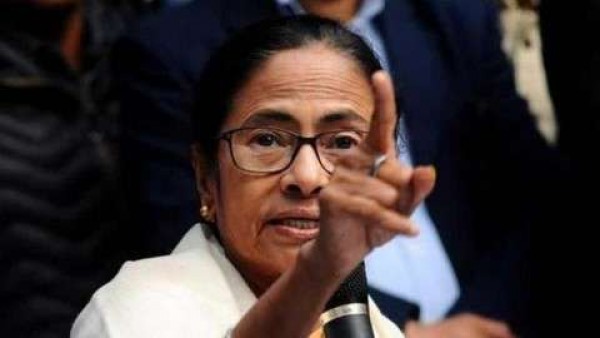ममता बनर्जी ने बंगाल में रह रहे सारे बांग्लादेशियों को बताया भारतीय नागरिक