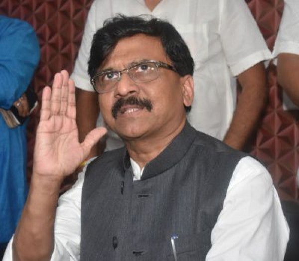 आदित्यनाथ के बारे में पुराने बयान को लेकर राउत ने किया ठाकरे का बचाव