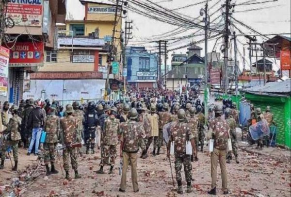 मेघालय में कर्फ्यू हटा, छह जिलों में मोबाइल इंटरनेट सेवाओं पर रोक जारी
