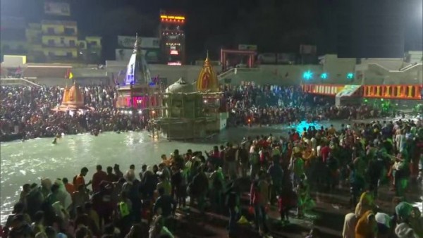महाशिवरात्रि पर आज हरिद्वार कुंभ का पहला शाही स्नान