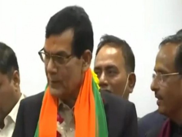 कानपुर के व्यापारियों को रिझाने पहुंचे बीजेपी प्रदेश उपाध्यक्ष एके शर्मा