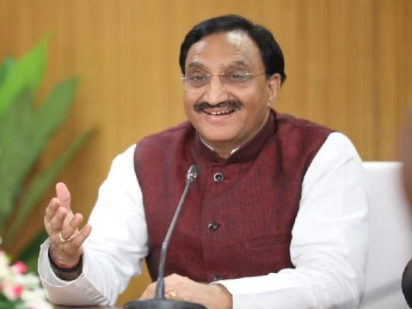 HRD Minister ने कक्षा 11 और 12 के लिए अल्टरनेटिव एकेडमिक कैलेंडर रिलीज़ किया
