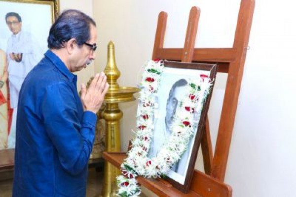 शिवसेना नेता का दावा, ठाकरे के साथ समझौता करने को बेताब भाजपा