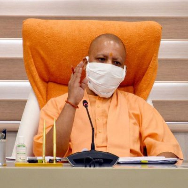 बाढ़ प्रभावितों की मदद के लिए युद्धस्तर पर काम कर रही यूपी सरकार