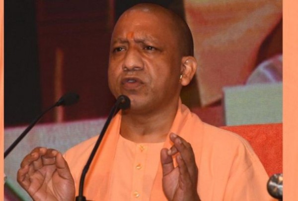यूपी: मुख्यमंत्री योगी का निर्देश- दो बहनें साथ पढ़ रही हों तो एक की फीस माफ करें निजी स्कूल