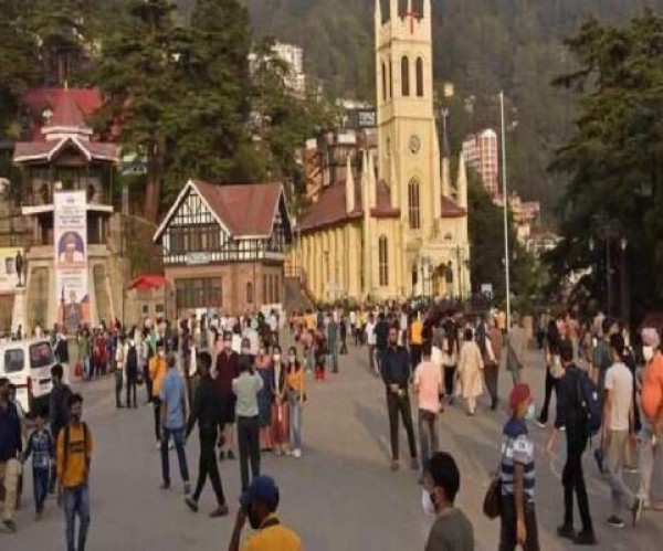 पर्यटन स्थलों पर भीड़ को लेकर केंद्र ने फिर चेताया, कहा- कोरोना की दूसरी लहर खत्म नहीं हुई