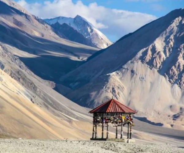 चांद की धरती में अकूत खजाना, लद्दाख में भू-तापीय ऊर्जा के भंडार 