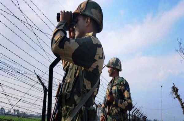 300 से 400 आतंकवादी जम्मू कश्मीर में घुसपैठ करने की फिराक में हैं : सेना प्रमुख