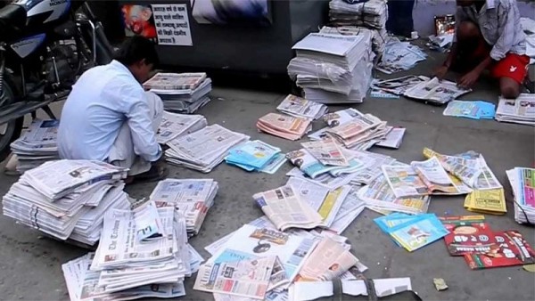 घर-घर जाकर अखबार और पत्रिकाएं पहुंचाने पर रोक