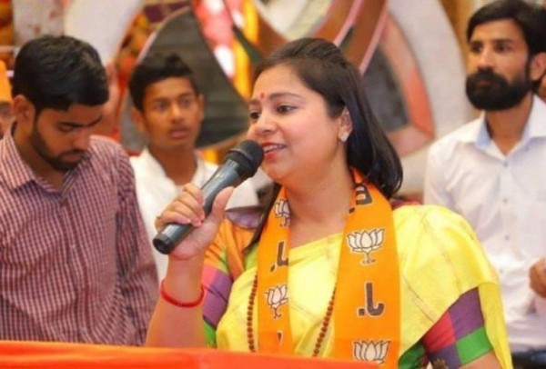 भाजपा प्रवक्ता के बोल: मोदी पेट्रोल का दाम कम करने नहीं भारत को विश्वगुरु बनाने आए हैं