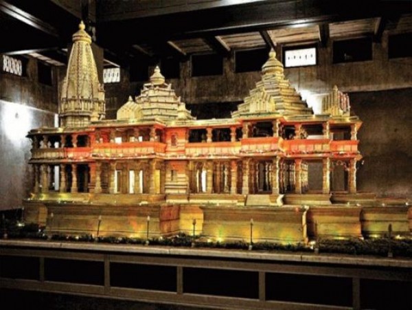 जमीन सौदे पर बढ़ा विवाद, गुटों में बंटे साधु-संत, जांच की मांग के साथ संजय सिंह पर साधा निशाना