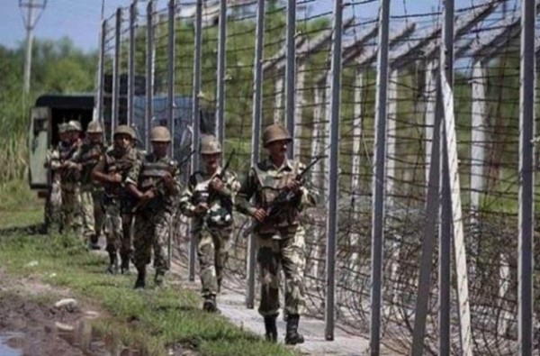 भारतीय सीमा में घुसा पाकिस्तानी घुसपैठिया, सेना के सतर्क जवानों ने दबोचा