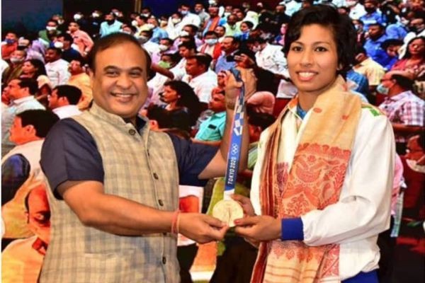 असम के मुख्यमंत्री ने कांस्य पदक विजेता लवलीना को दिए एक करोड़ रुपये