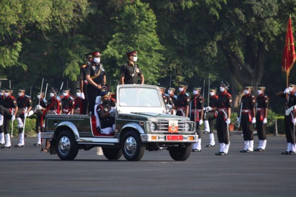 आईएमए की परेड में मास्क पहनकर कैडेट्स ने लिया हिस्सा