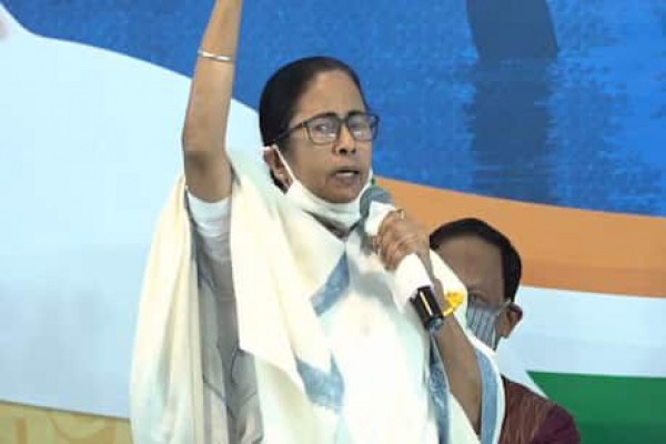EC की घोषणा के तुरंत बाद ममता ने 8 चरणों में चुनाव पर उठाए सवाल