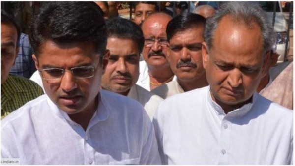 राजस्थान में सरकार बचाने के लिए संख्या जोड़ने-घटाने में जुटे कांग्रेस नेता